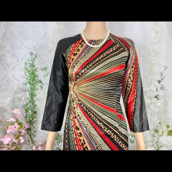 New Vietnamese Ao dai lụa họa tiết
size M (US 2) - Picture 4 of 6